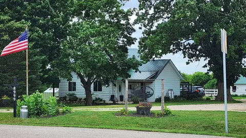 8999 Centerville Rd, Capron, IL 61012