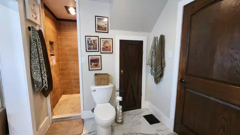 Bath - 8999 Centerville Rd, Capron, IL 61012 photo 3 of 5