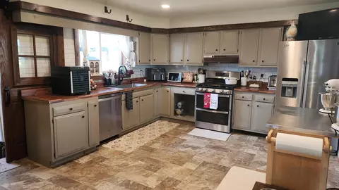 Kitchen - 8999 Centerville Rd, Capron, IL 61012 photo 2 of 6