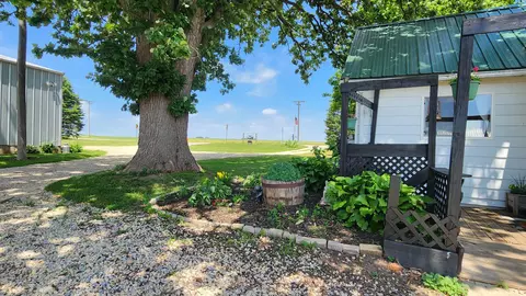 Exterior - 8999 Centerville Rd, Capron, IL 61012 photo 6 of 13
