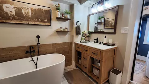 Bath - 8999 Centerville Rd, Capron, IL 61012 photo 2 of 5