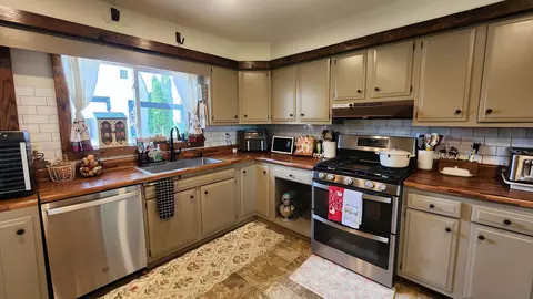 Kitchen - 8999 Centerville Rd, Capron, IL 61012 photo 4 of 6