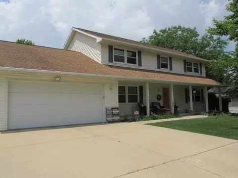 1052 Burke Dr, Freeport, IL 61032