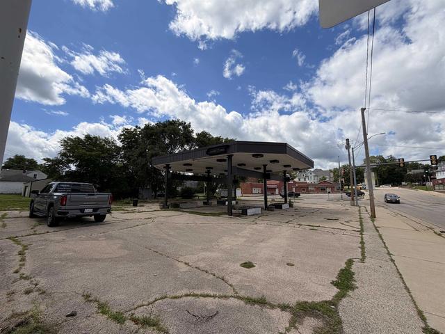 220 N Galena Ave, Freeport, IL 61032