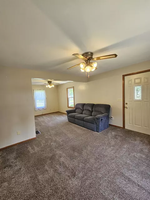 603 John St, Pecatonica, IL 61063 photo 6