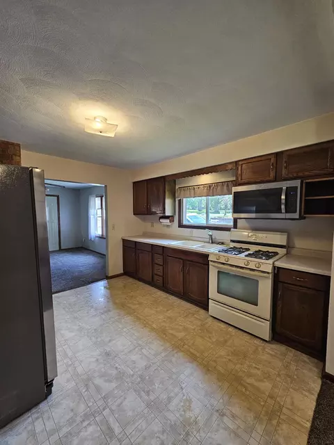 603 John St, Pecatonica, IL 61063 photo 2