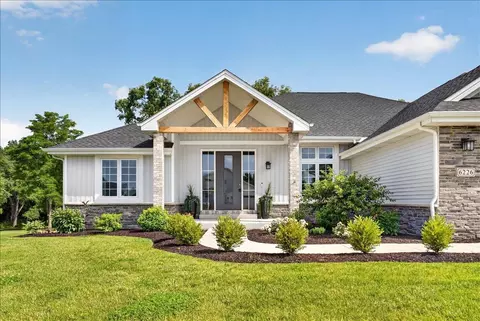 6226 Hathaway Trl, Roscoe, IL 61073 photo 2