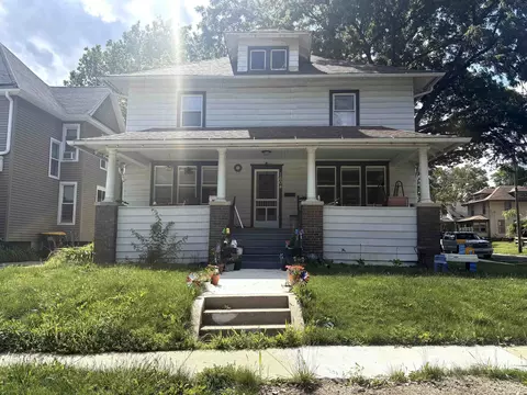 1604 S Carroll Ave, Freeport, IL 61032