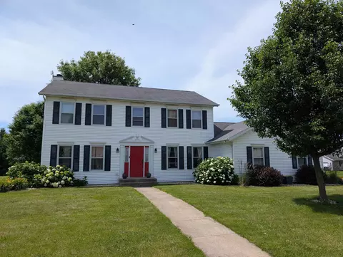 1891 Indian Springs Ct, Freeport, IL 61032