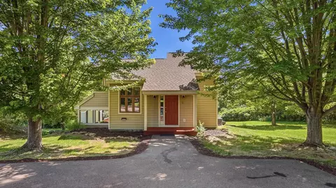 3 Bluffwood Trl, Galena, IL 61036