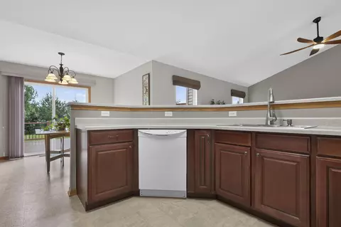 Kitchen - 9219 Corriedale Run, Roscoe, IL 61073 photo 2 of 4