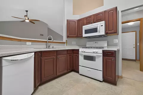 Kitchen - 9219 Corriedale Run, Roscoe, IL 61073 photo 3 of 4