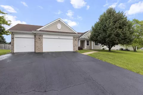 Exterior - 9219 Corriedale Run, Roscoe, IL 61073 photo 2 of 6