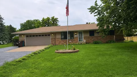1512 Gladys Dr, Machesney Park, IL 61115