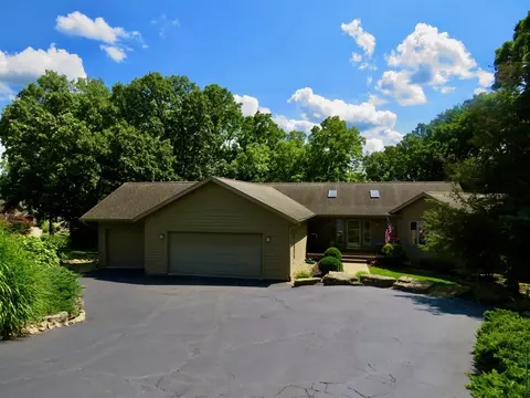 11 Peninsula Dr, Galena, IL 61036
