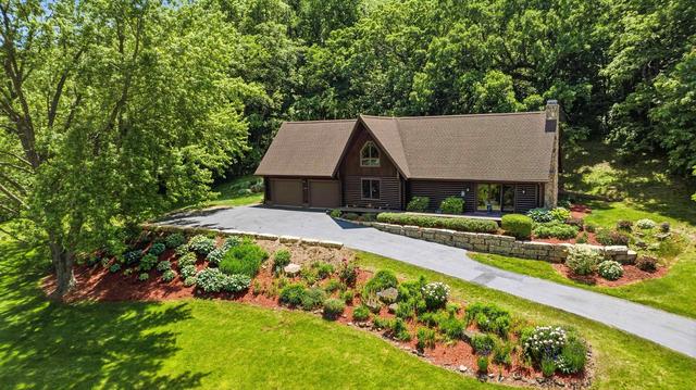19 Valley Rd, Galena, IL 61036