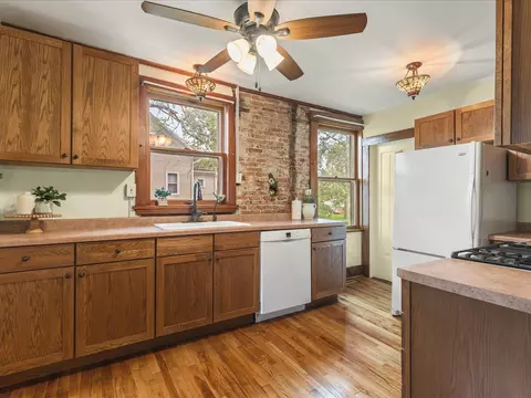 224 E 5th St, Pecatonica, IL 61063 photo 6