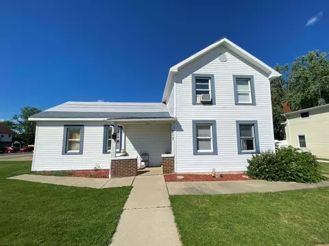 217 W Railroad St, Lena, IL 61048
