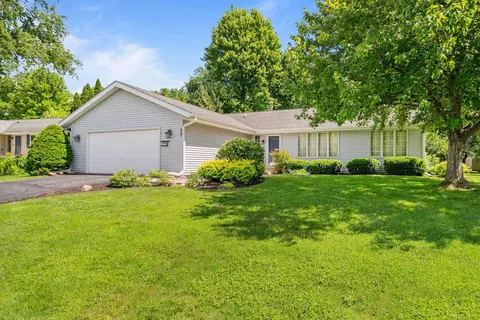 667 Westport Dr, Rockton, IL 61072