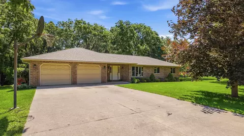 45 Roosevelt Dr, East Dubuque, IL 61025