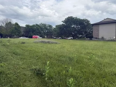 808 Cheshire Ct, Freeport, IL 61032 photo 5