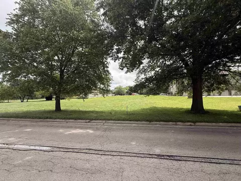 808 Cheshire Ct, Freeport, IL 61032 photo 3