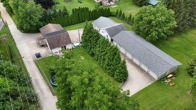 910 Stoney Point Rd, Dixon, IL 61021