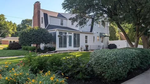 1325 W Lincoln, Freeport, IL 61032