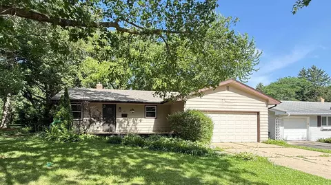 421 Warren Dr, Rockford, IL 61107