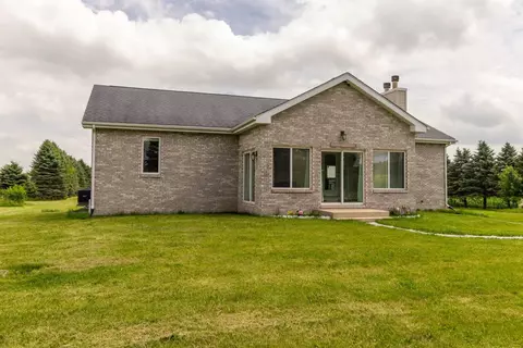 16649 Beaverton Rd, Capron, IL 61012 photo 1