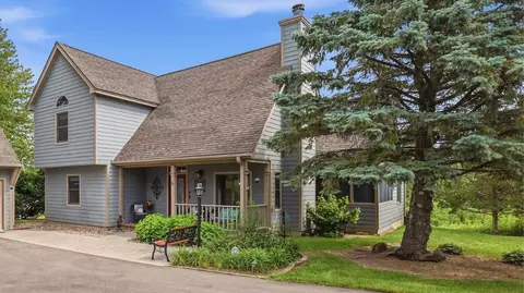 6 Beacon Trl, Galena, IL 61036