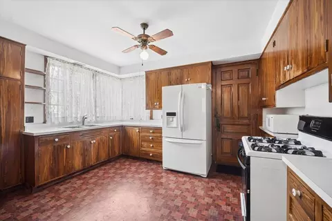 214 S State St, Elgin, IL 60123 photo 12