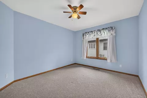 Bedroom - 1840 Darby Ln, Lake Summerset, IL 61019 photo 6 of 9