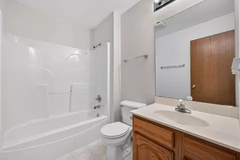 Bath - 1840 Darby Ln, Lake Summerset, IL 61019 photo 3 of 6