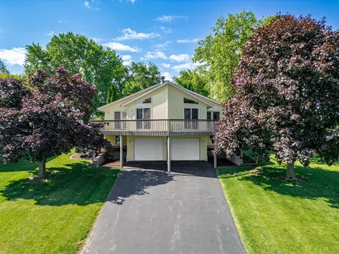Exterior - 1840 Darby Ln, Lake Summerset, IL 61019 photo 2 of 4