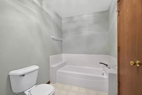 Bath - 1840 Darby Ln, Lake Summerset, IL 61019 photo 6 of 6