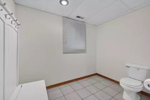 Bath - 1840 Darby Ln, Lake Summerset, IL 61019 photo 2 of 6