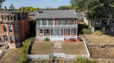 209 S Prospect St, Galena, IL 61036