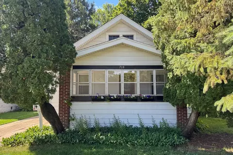 719 Lawn Dr, Loves Park, IL 61111