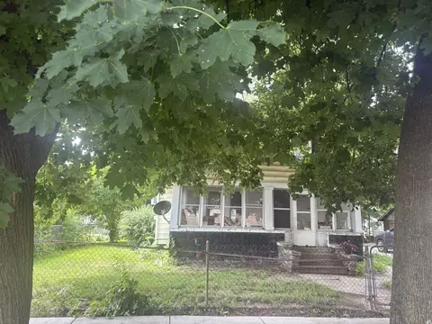 1526 Chestnut St, Rockford, IL 61102