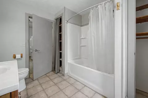 Bath - 113 N Beebe St, Warren, IL 61087 photo 2 of 3