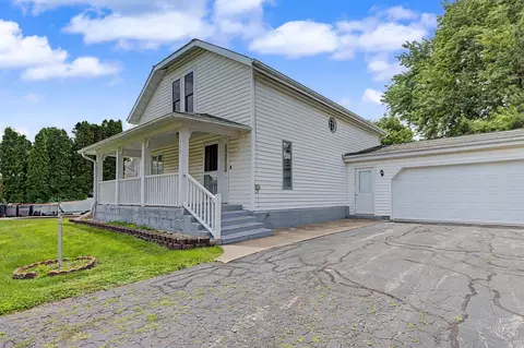 Exterior - 113 N Beebe St, Warren, IL 61087 photo 2 of 6
