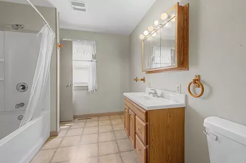 Bath - 113 N Beebe St, Warren, IL 61087 photo 1 of 3