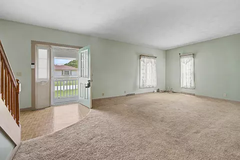 Living - 113 N Beebe St, Warren, IL 61087 photo 3 of 3