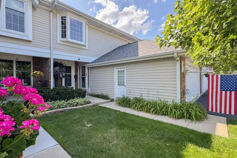 836 Golf Course Rd, Crystal Lake, IL 60014