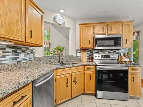 Kitchen - 3476 Valley Woods Dr, Cherry Valley, IL 61016 photo 4 of 6
