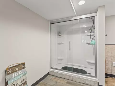 Bath - 3476 Valley Woods Dr, Cherry Valley, IL 61016 photo 6 of 7