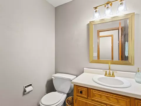 Bath - 3476 Valley Woods Dr, Cherry Valley, IL 61016 photo 4 of 7