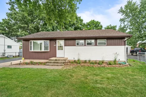 1006 Copper Dr, Machesney Park, IL 61115