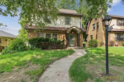 706 N Rockford Ave, Rockford, IL 61107